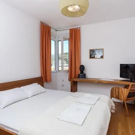 Apartment Alma - Two Bedroom With Terrace And Sea View