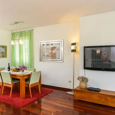 2 Bedroom Apartment With Terrace Lejlighed *