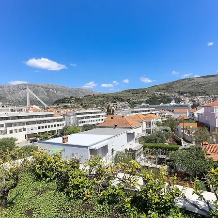 2 Bedroom Apartment With Terrace Lejlighed